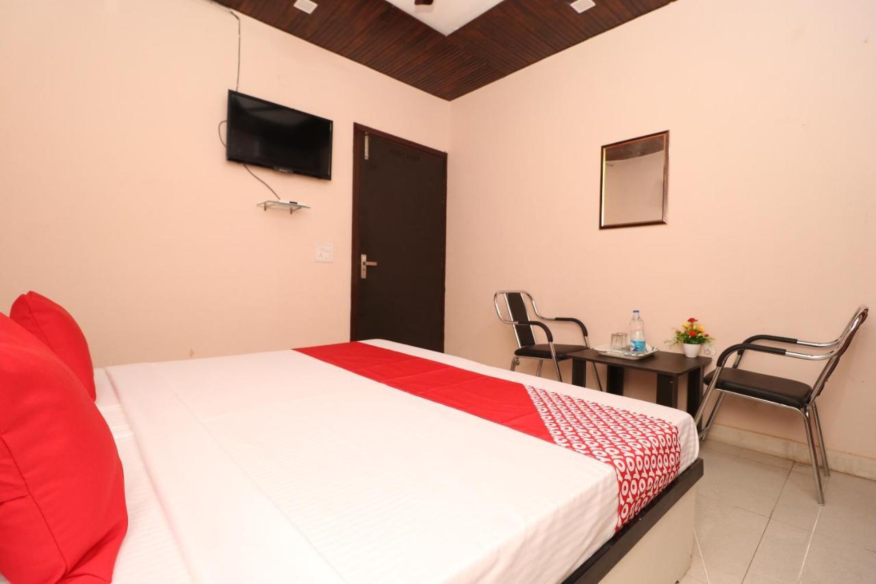Oyo 28338 New Life Hotel Banur Exterior photo
