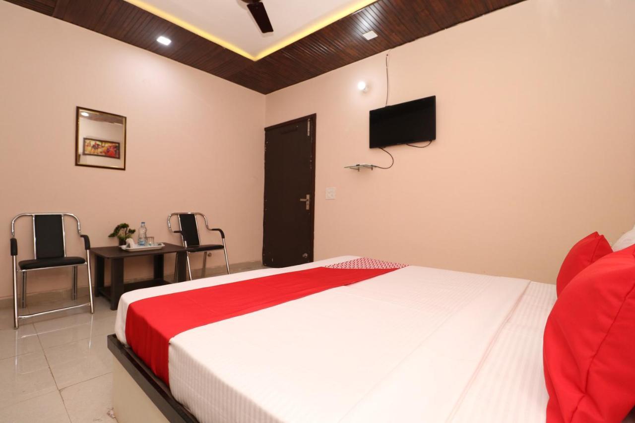 Oyo 28338 New Life Hotel Banur Exterior photo