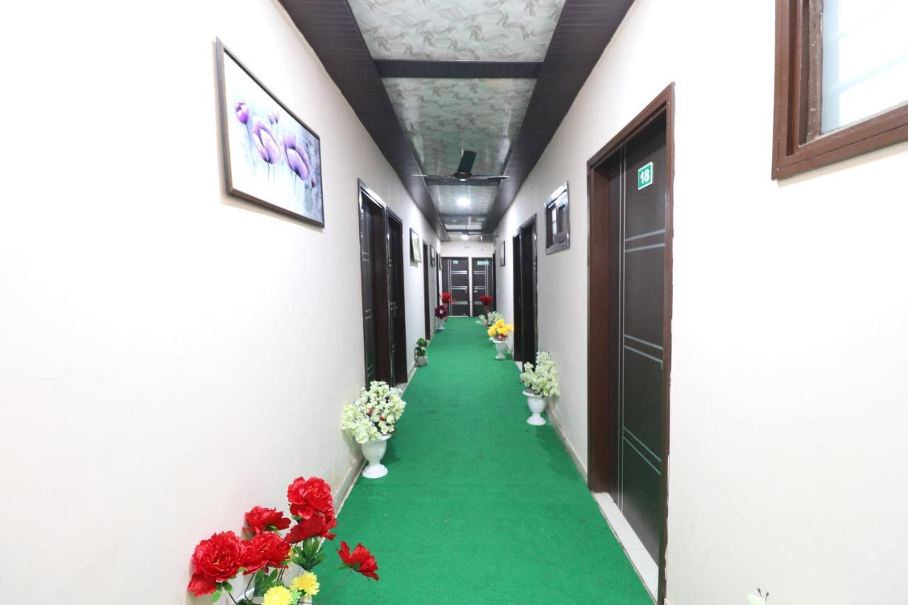Oyo 28338 New Life Hotel Banur Exterior photo