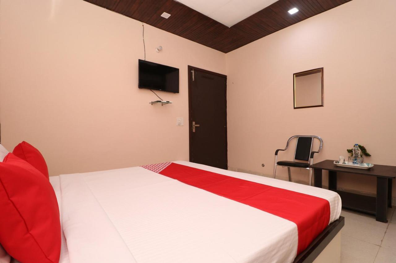 Oyo 28338 New Life Hotel Banur Exterior photo