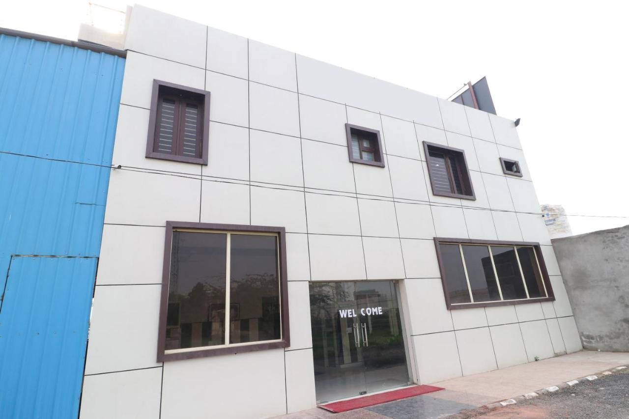 Oyo 28338 New Life Hotel Banur Exterior photo