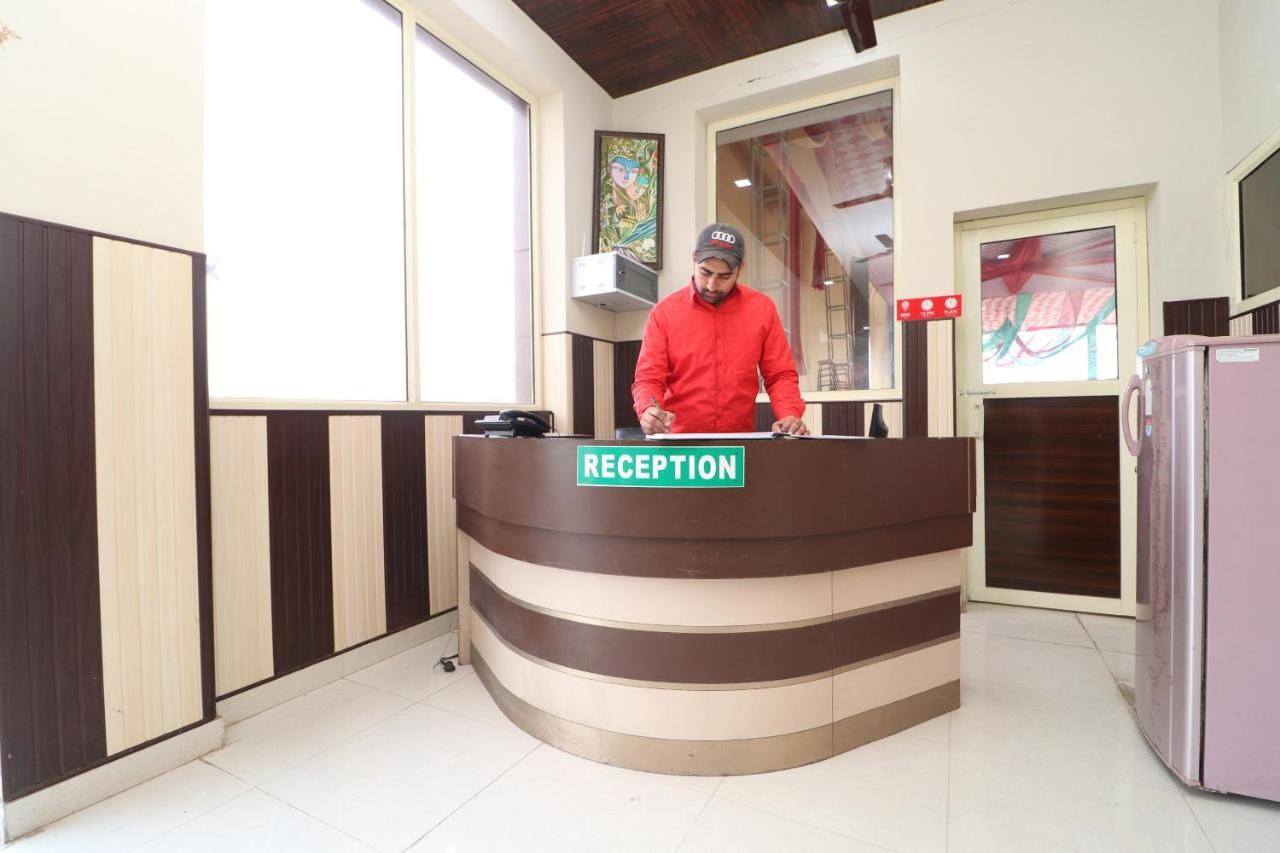 Oyo 28338 New Life Hotel Banur Exterior photo