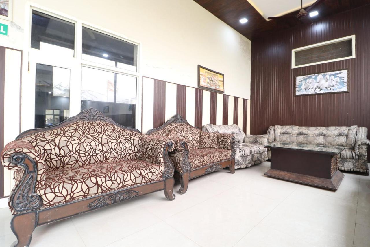 Oyo 28338 New Life Hotel Banur Exterior photo